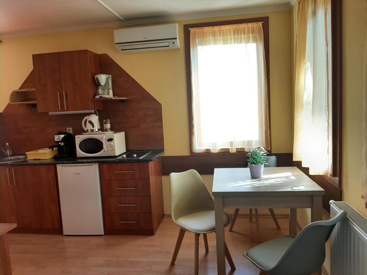 Aqua Apartman Gyula Exteriör bild