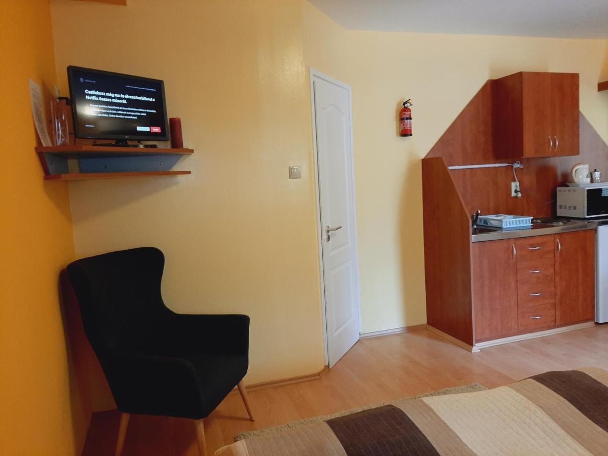 Aqua Apartman Gyula Exteriör bild
