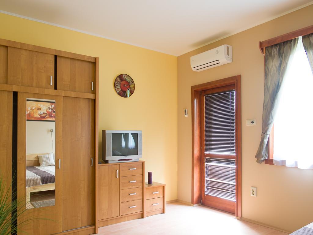 Aqua Apartman Gyula Rum bild