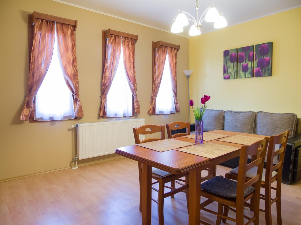 Aqua Apartman Gyula Rum bild