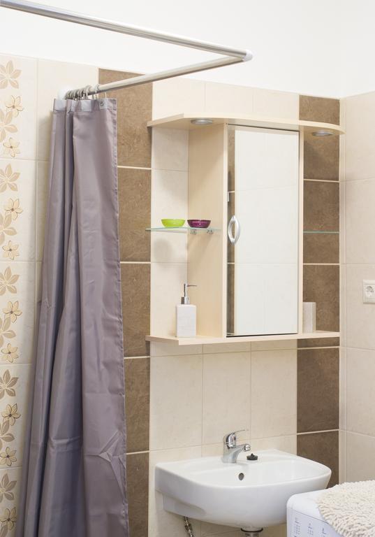Aqua Apartman Gyula Rum bild